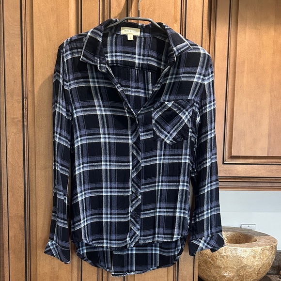 cloth & stone Tops - Cloth & Stone Navy & baby blue flannel  Plaid Shirt